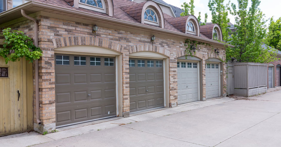 Broken garage door repair Yorktown